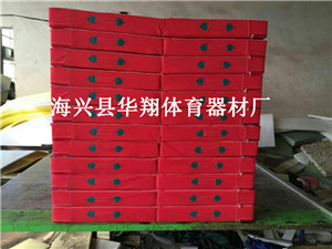 红色体操垫