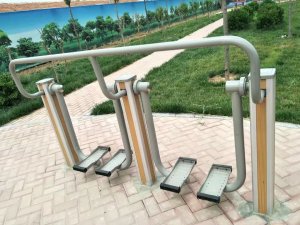 双人脚踏健身器材